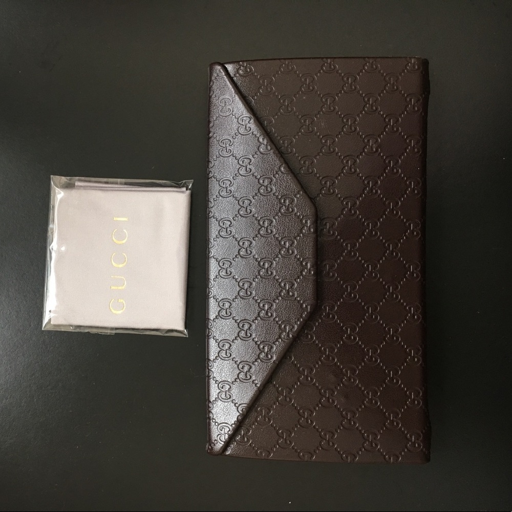 Gucci sunglasses case w/ wipe