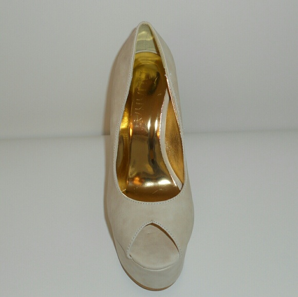 STAR HEELS (NO OFFERS) - Picture 3 of 5