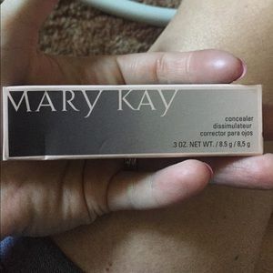 2 Mary Kay Concealer Ivory 2