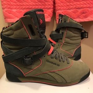 Classic Reebok Camouflage Green & Pink