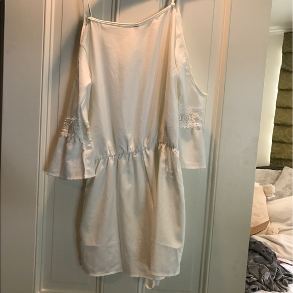 White Lace Romper - Picture 2 of 3