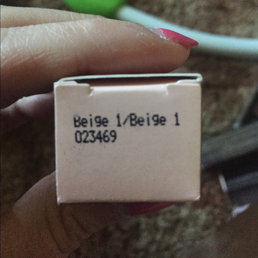 2 Mary Kay Beige 1 Concealer