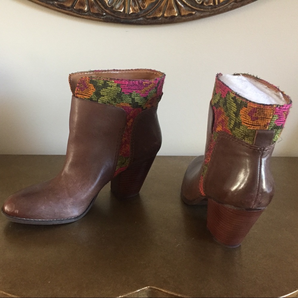 NWOT Nine West Booties Size 9