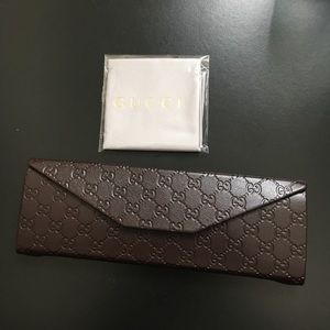 Gucci glasses case w/ wipe