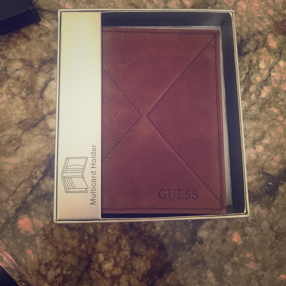 BRAND NEW. Guess men's multi card wallet.