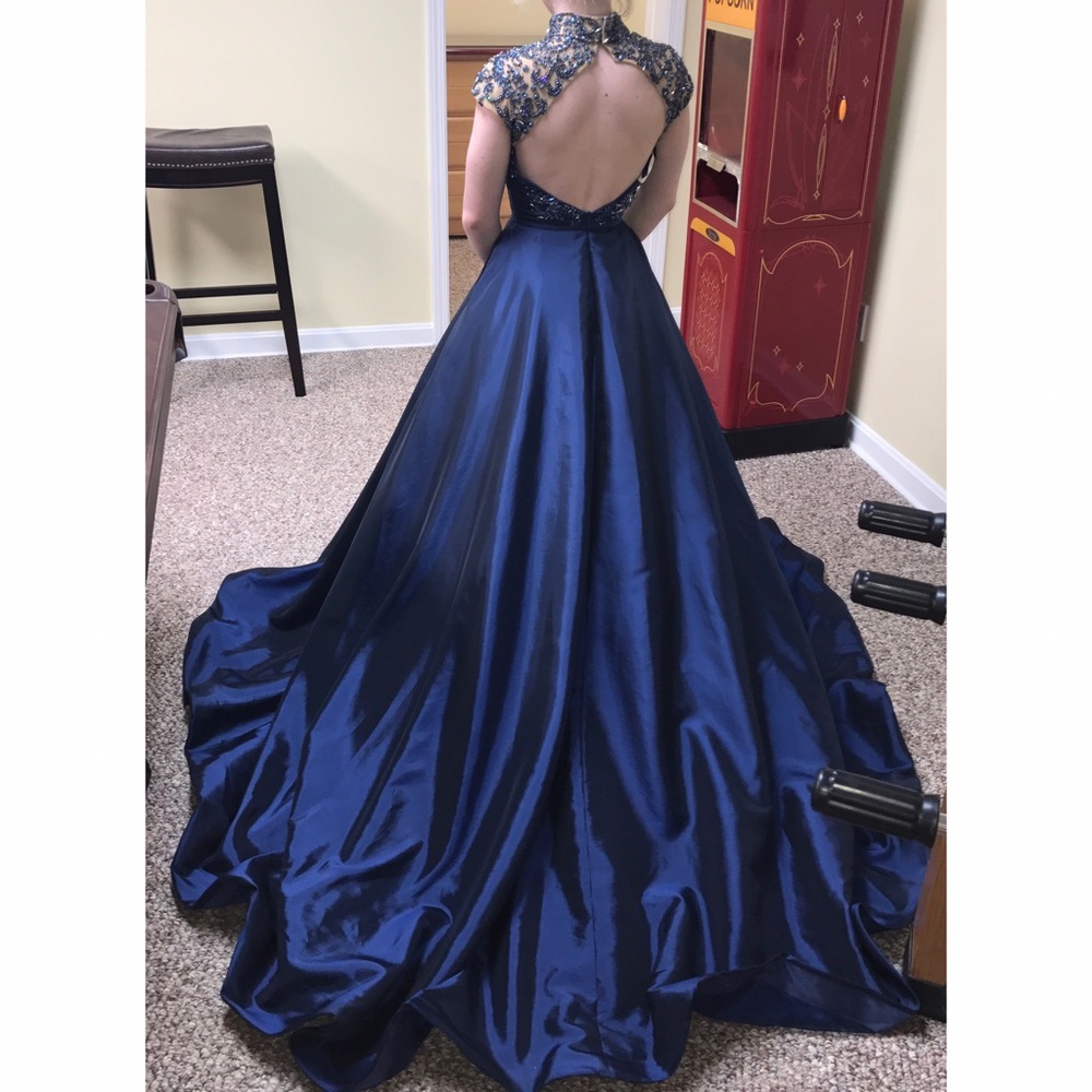 SHERRI HILL PROM / PAGEANT DRESS
