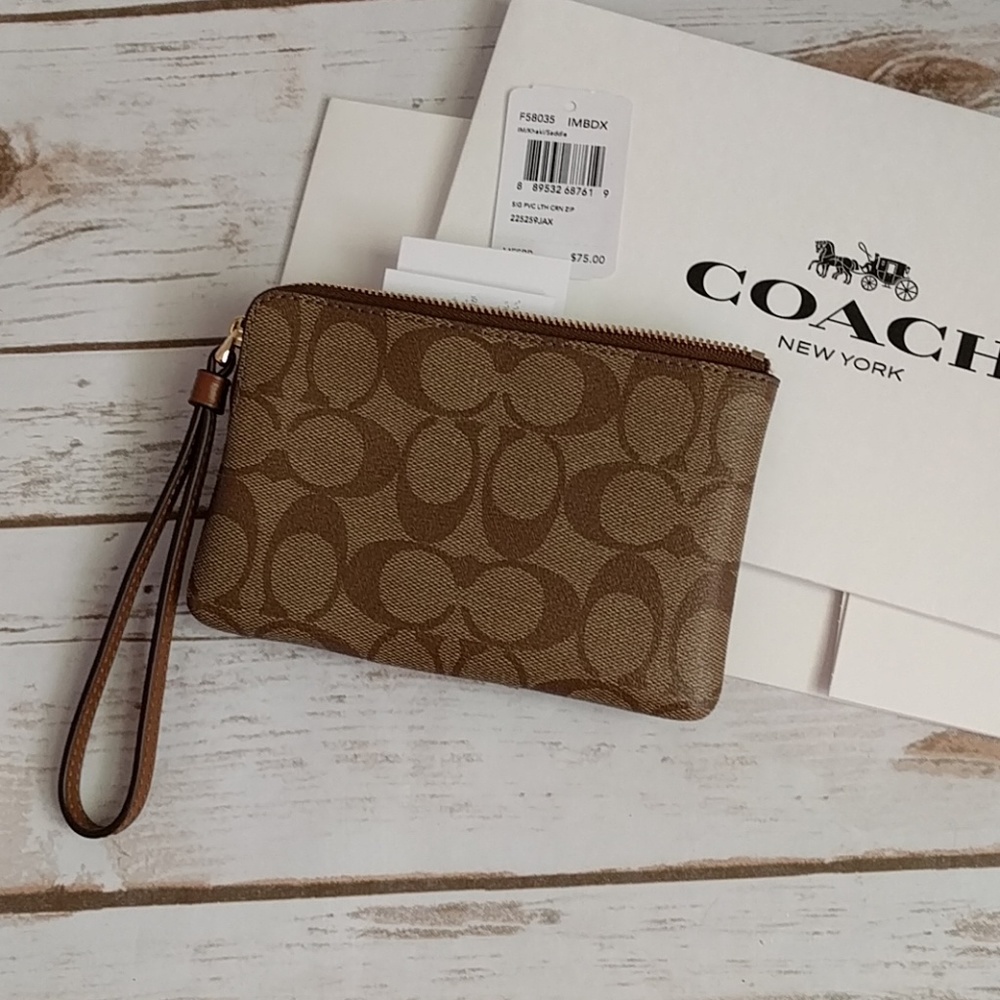 NWT beautiful Coach Wristlet - Picture 5 of 6