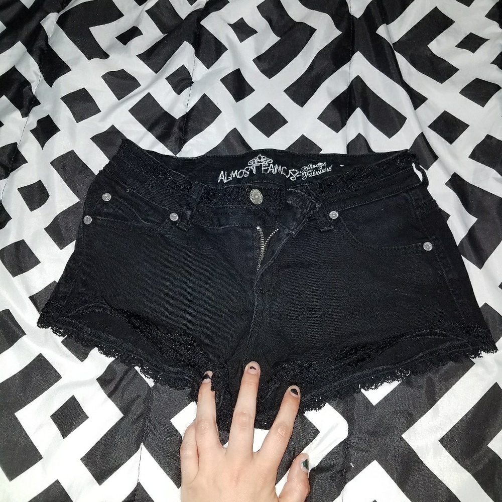 Almost famous black shorts with lace