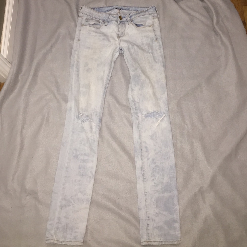 American Eagle Light Wash Skinny Jeans