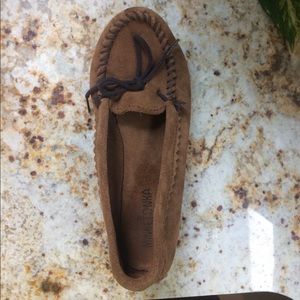 Brand NEW Minnetonka moccasin slippers