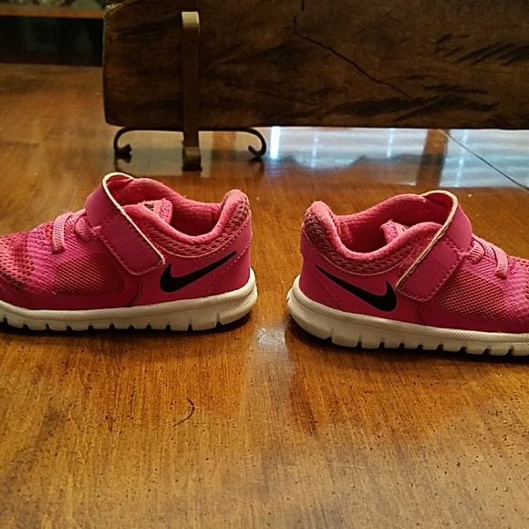Nike toddler shoes - Picture 2 of 3
