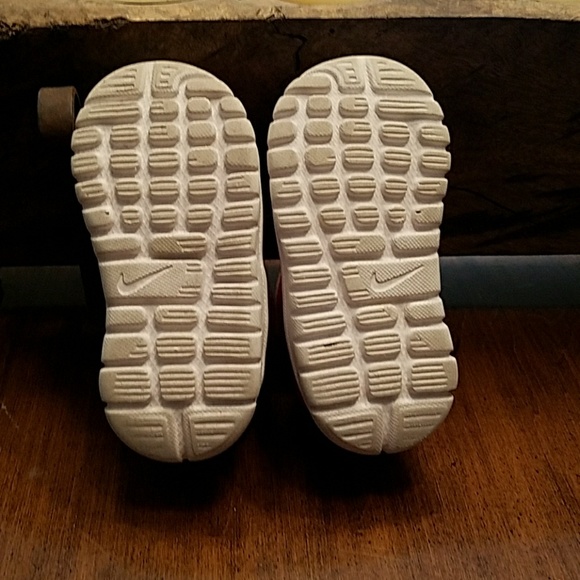 Nike toddler shoes - Picture 3 of 3
