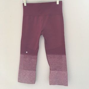 Lululemon seamlessly street maroon ombré Capri