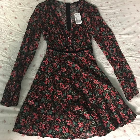 NWT Floral Dress - Picture 1 of 2