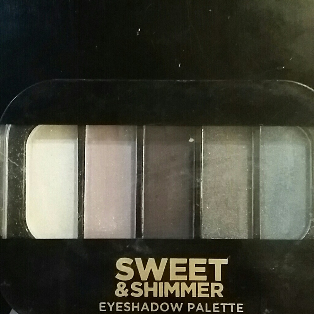 Eye shadow pallette