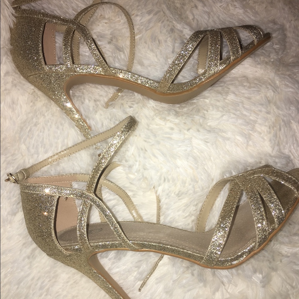 Who needs gold heels?🙋🏼🙋🏼🙋🏼