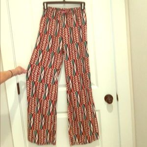 Flowy pattern pants with elastic waist
