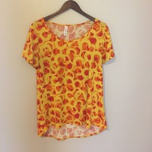 Medium Lularoe Classic Tee