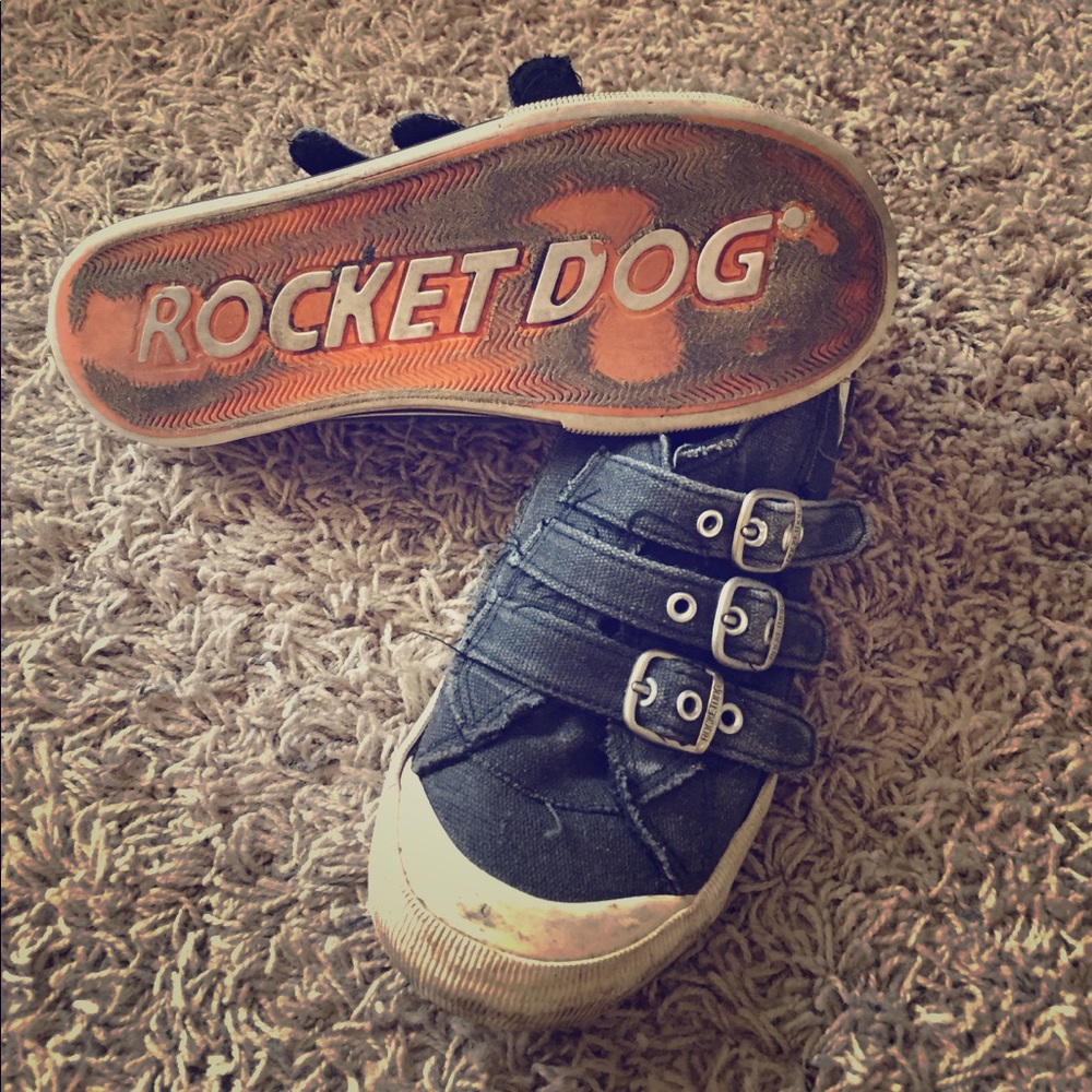 Black Buckle-up Rocket Dogs