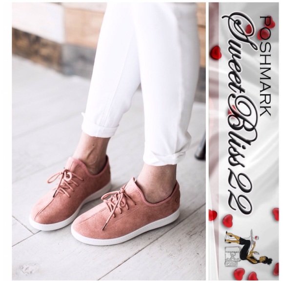 🌸Blush Faux Suede Shoes🌸 - Picture 2 of 4