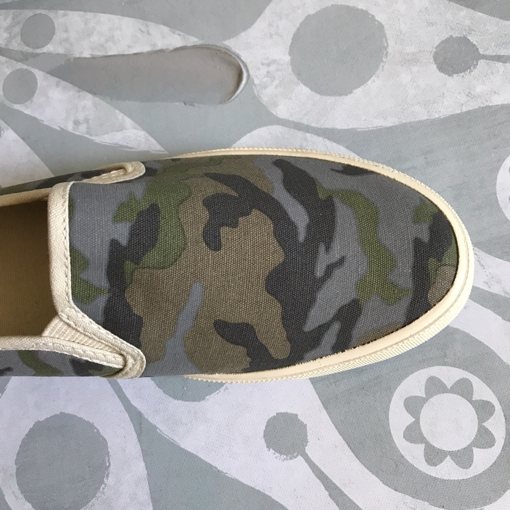 {Groove} Genius Camo Print Slip Ons - Picture 5 of 6