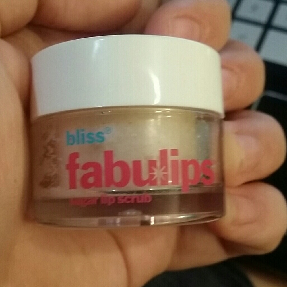 Bliss lip scrub