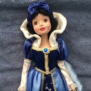 SNOW WHITE DOLL