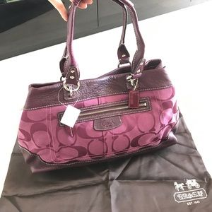Brand New Coach PNP Sig Shopper