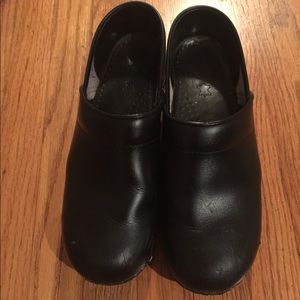 ** Moving Sale! Dansko size 39 (~8.5)