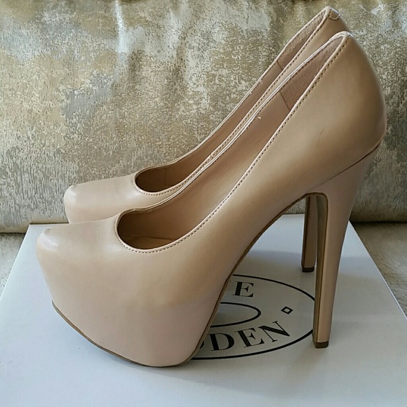 Steve Madden Shoes - Steve Madden Nude Heels