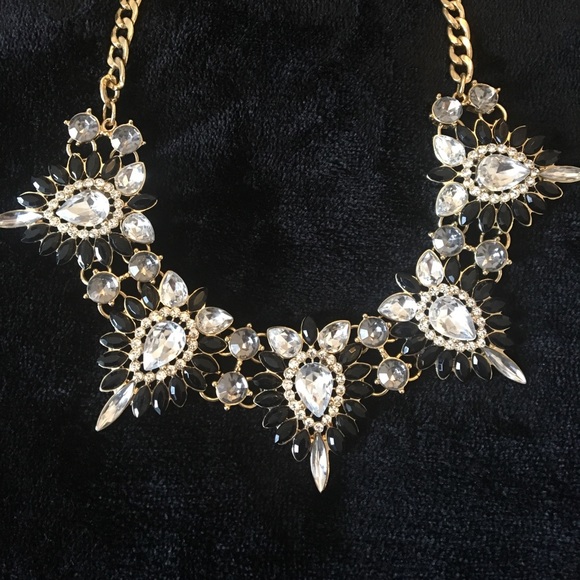 Never worn embellished necklace - Picture 2 of 3