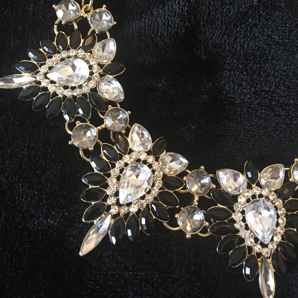 Never worn embellished necklace - Picture 3 of 3