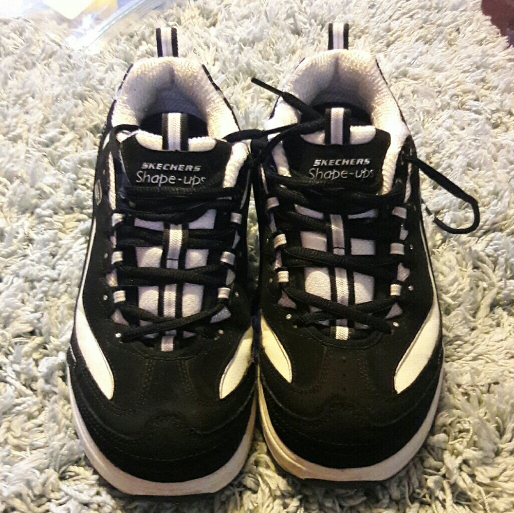 Like New! Skechers Shape-Ups black/white (size 7)