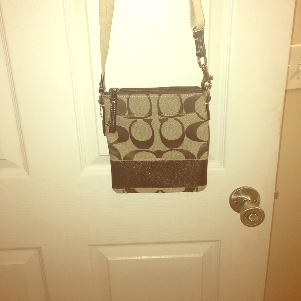 Cute cross over classic Coach purse