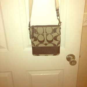 Cute cross over classic Coach purse