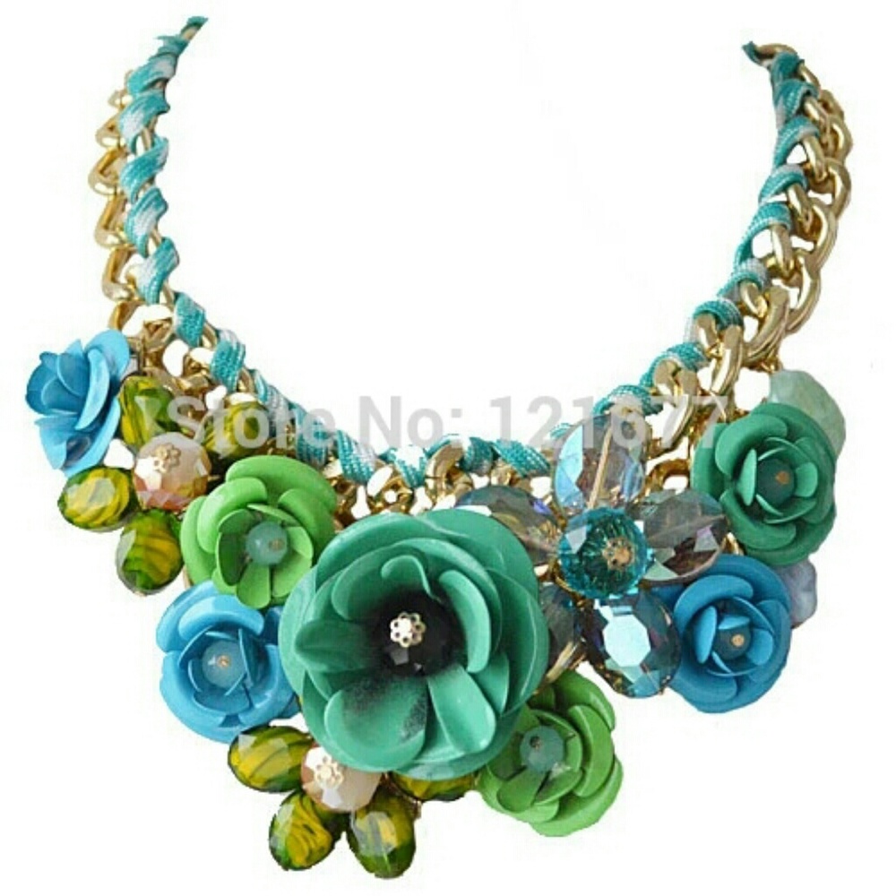 Floral chunky statement necklace