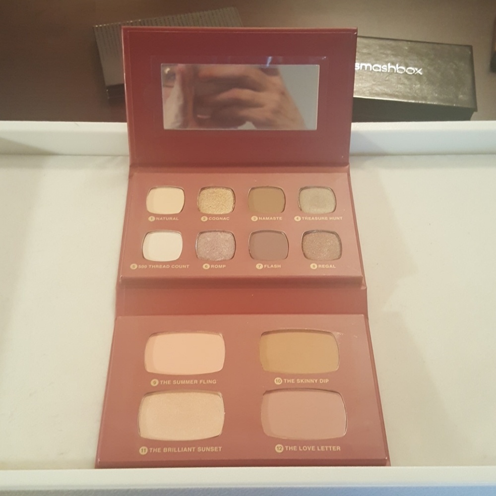 Auth bareMinerals "the regal wardrobe" palette