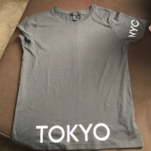 Forever 21 cute Tokyo NYC top. Brand new.