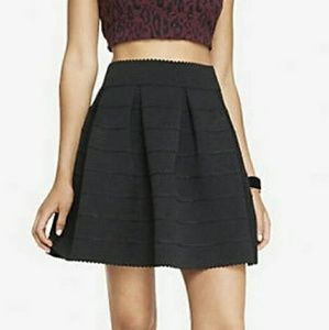 High waisted elastic skirt