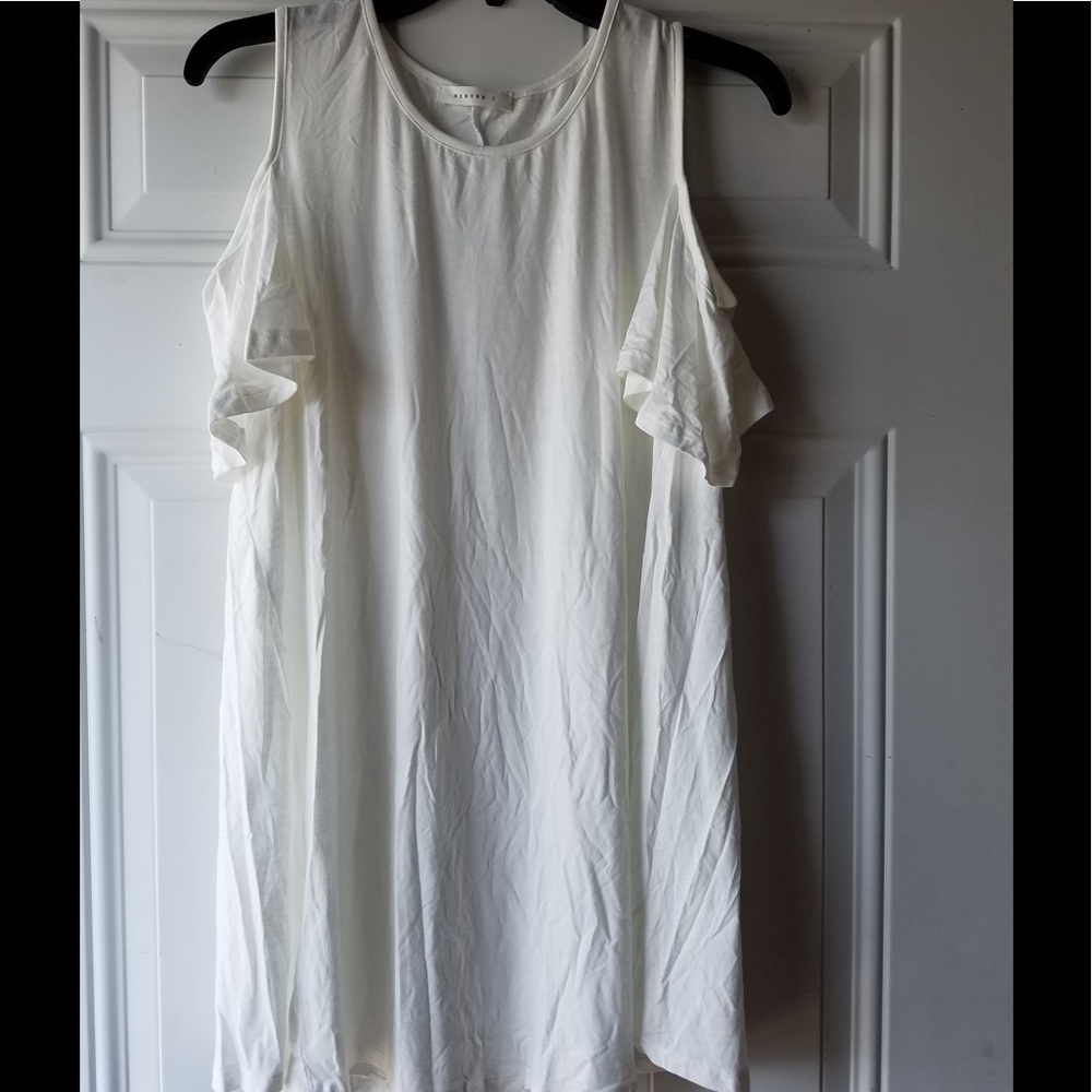 SMALLTOWN FASHION🛍 white naked shoulders