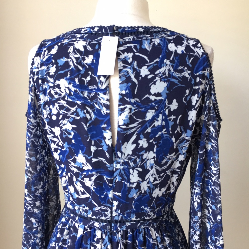 Long sleeve cold shoulder floral maxi dress - Picture 5 of 7