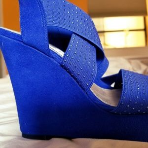 NEW Fioni blue dress wedges size 6