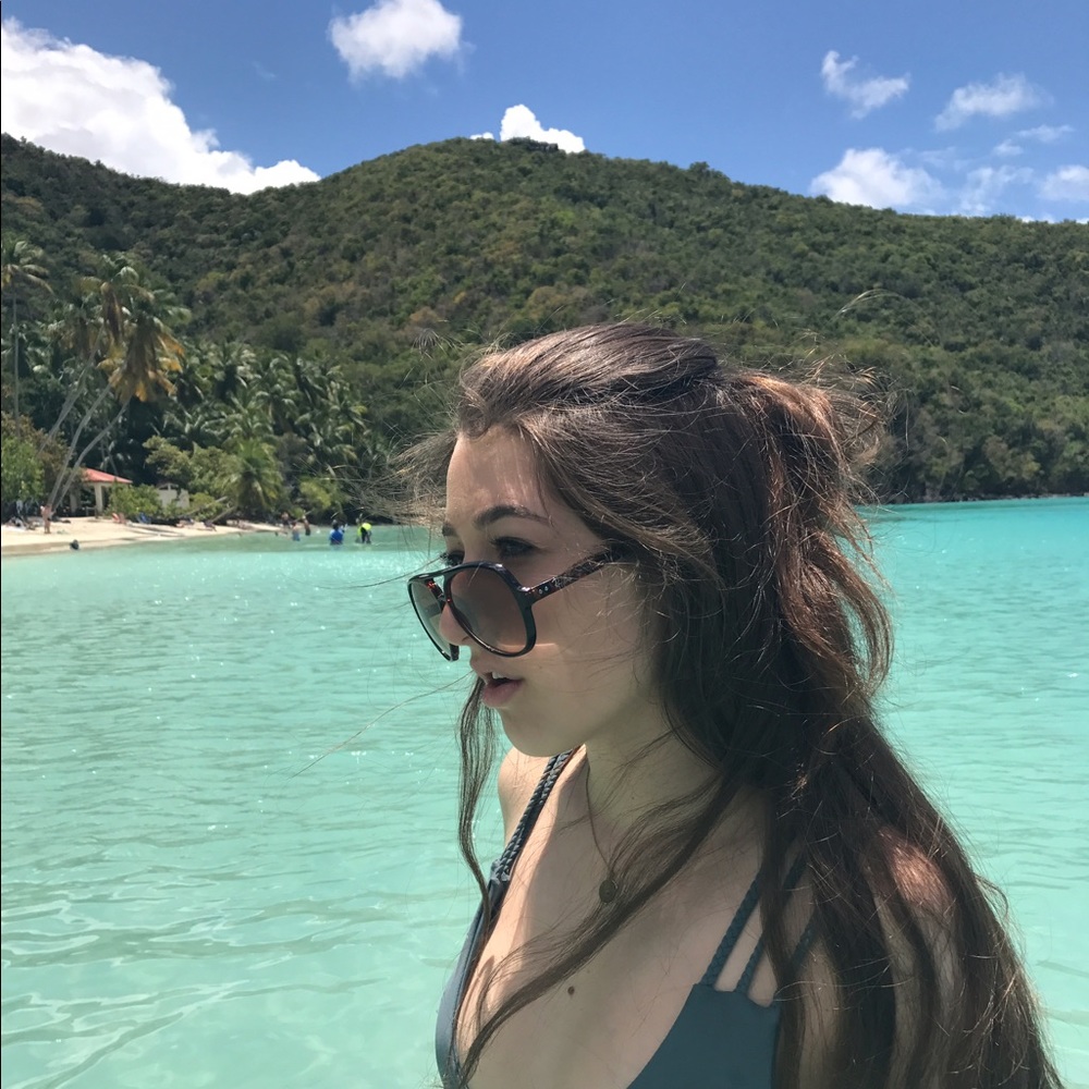 Meet your Posher, Elene