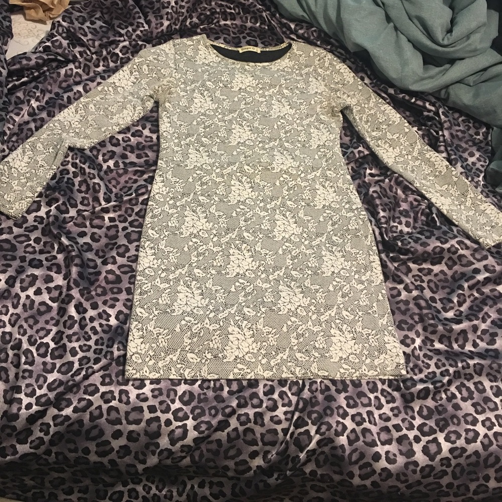 Pretty black and white shirt/dress, never worn !