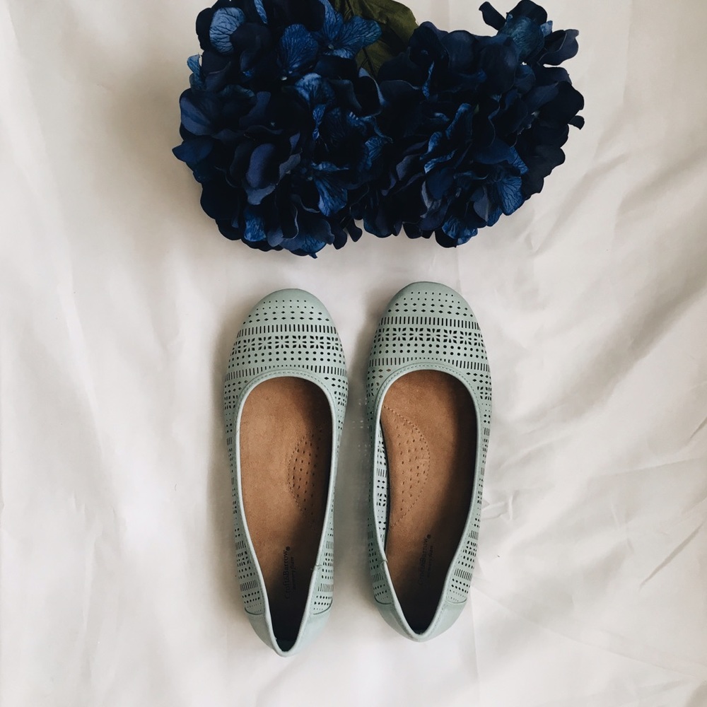 SUMMER SALE 🌞 Lace Cutout Flats