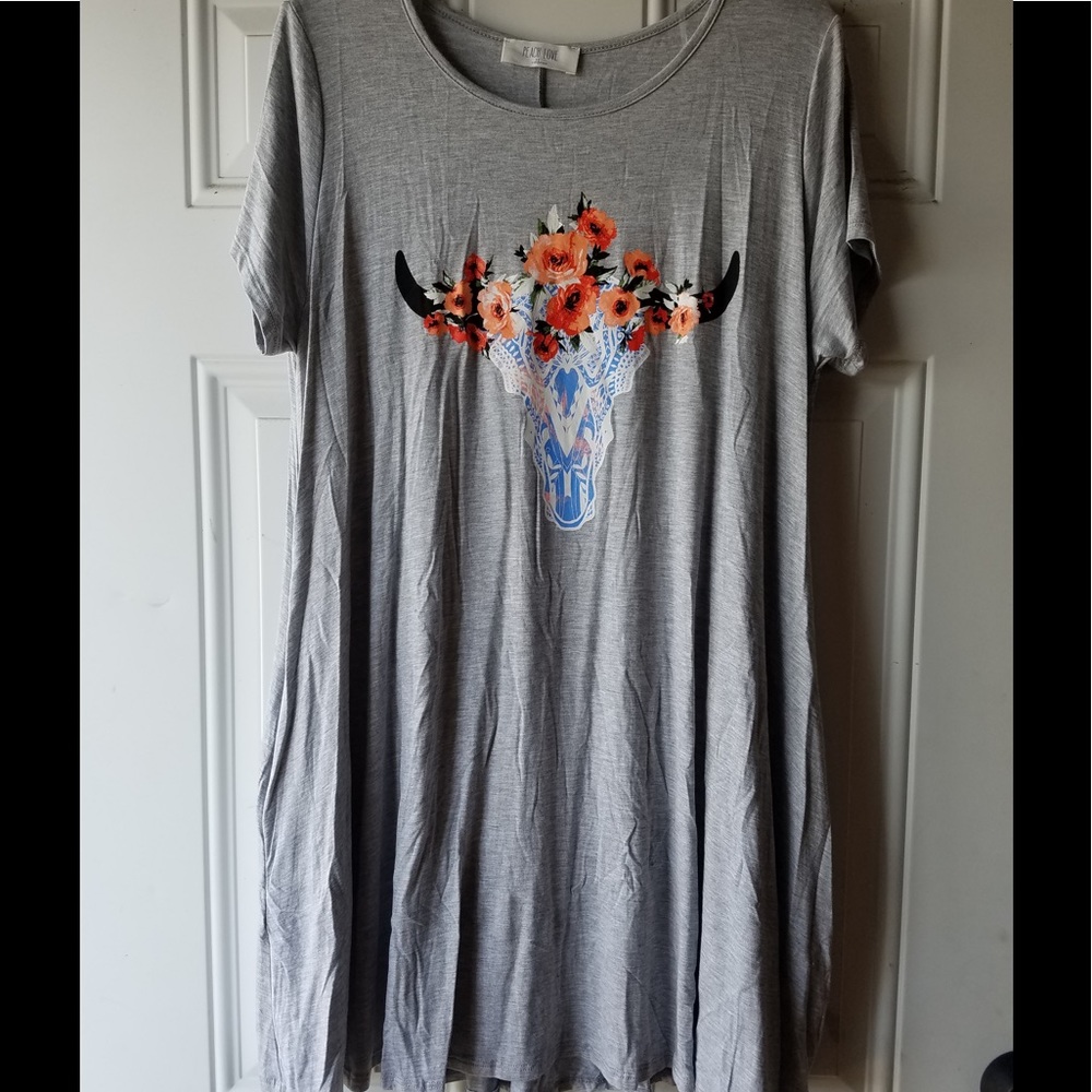 SMALLTOWN FASHION🛍 gray floral bull