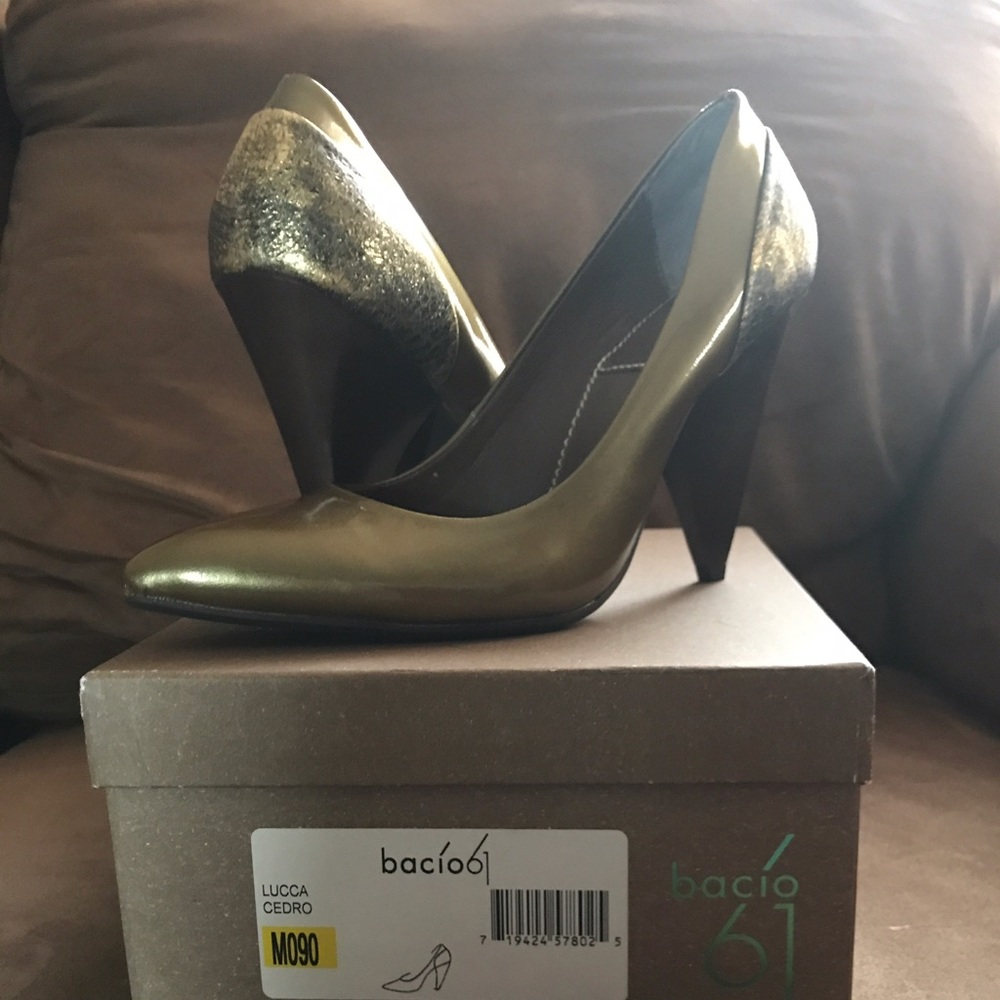 Pumps - Picture 2 of 2