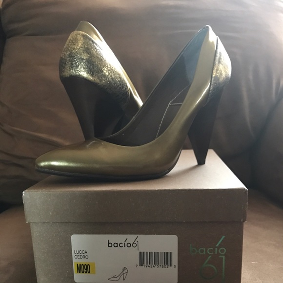 Pumps - Picture 2 of 2