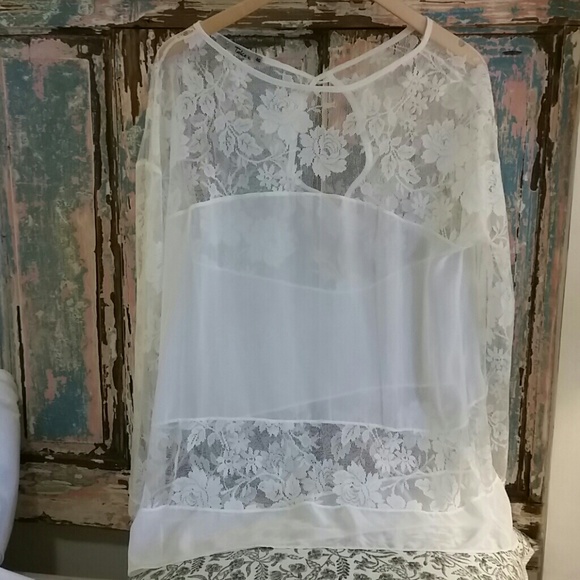 rio Tops - Delicate romantic blouse