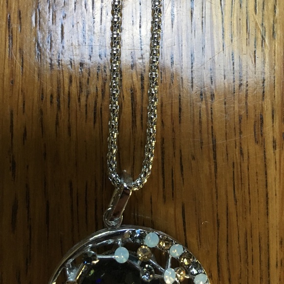 Moon shaped pendent with Crystals - Picture 3 of 3